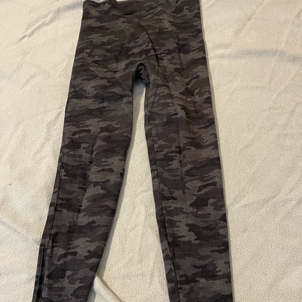 Grey camo Spanx leggings size large